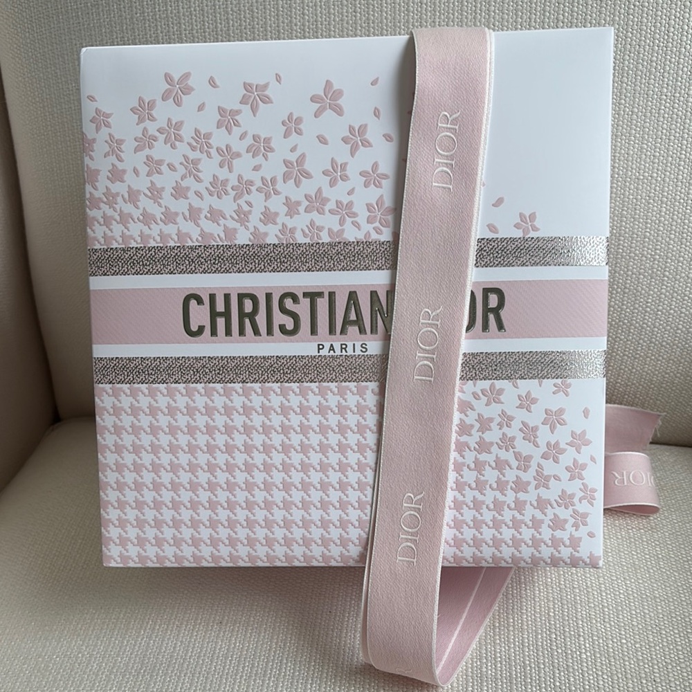 Dior Pink Gift Box with Ribbon - Picture 6 of 6